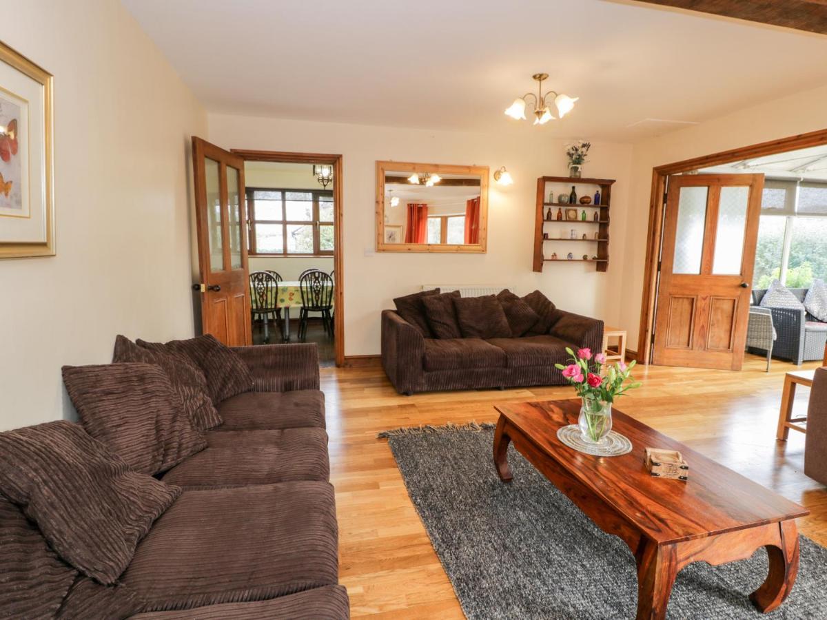 Ddol Helyg Farmhouse Llanrug Экстерьер фото