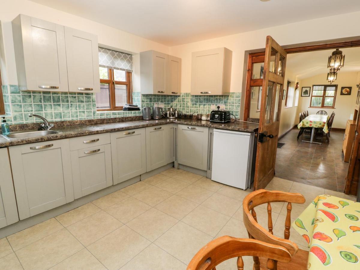 Ddol Helyg Farmhouse Llanrug Экстерьер фото