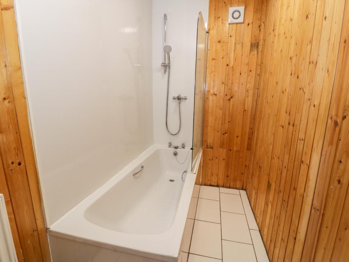 Ddol Helyg Farmhouse Llanrug Экстерьер фото