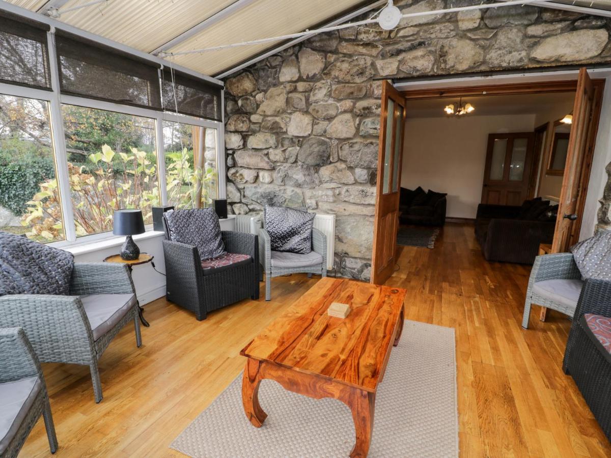 Ddol Helyg Farmhouse Llanrug Экстерьер фото