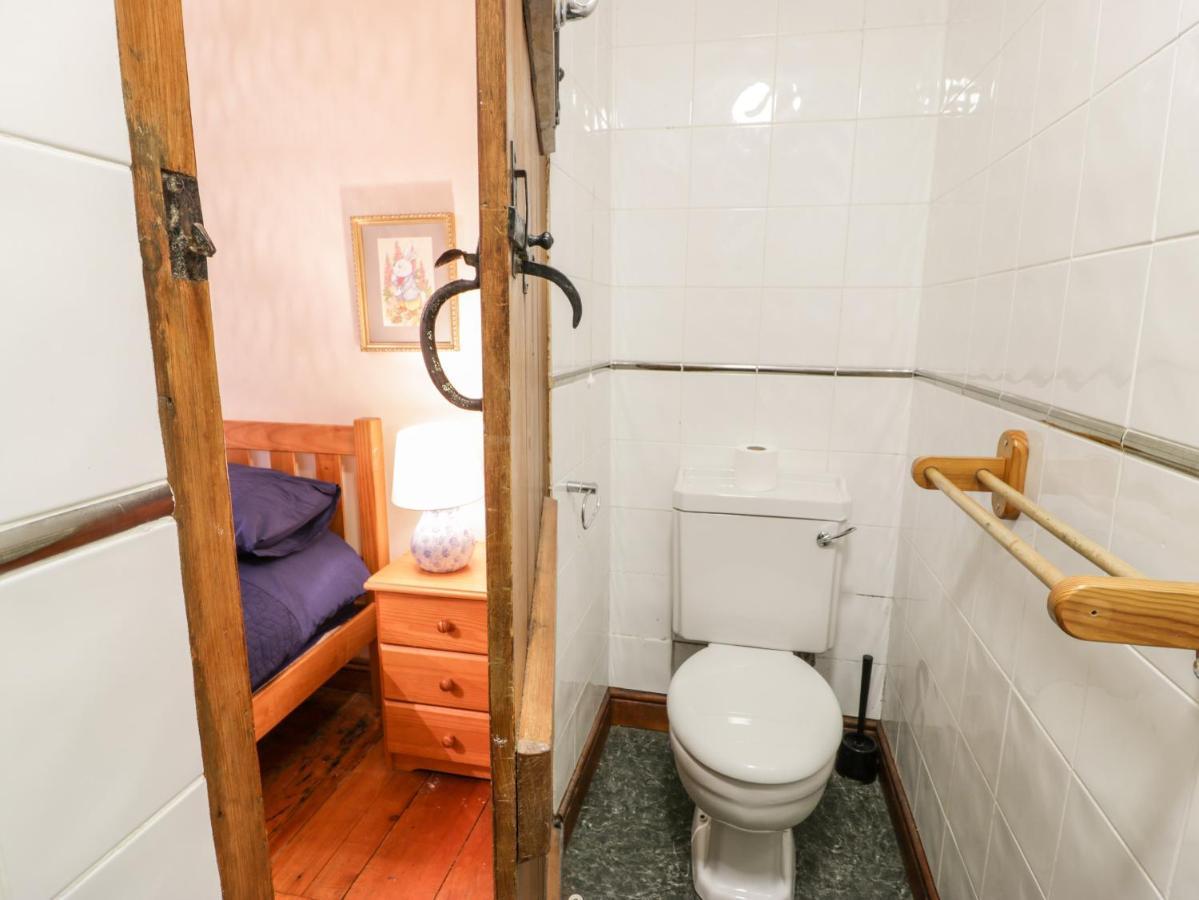 Ddol Helyg Farmhouse Llanrug Экстерьер фото